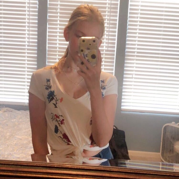 AE soft and sexy embroidered tee - Picture 2 of 6